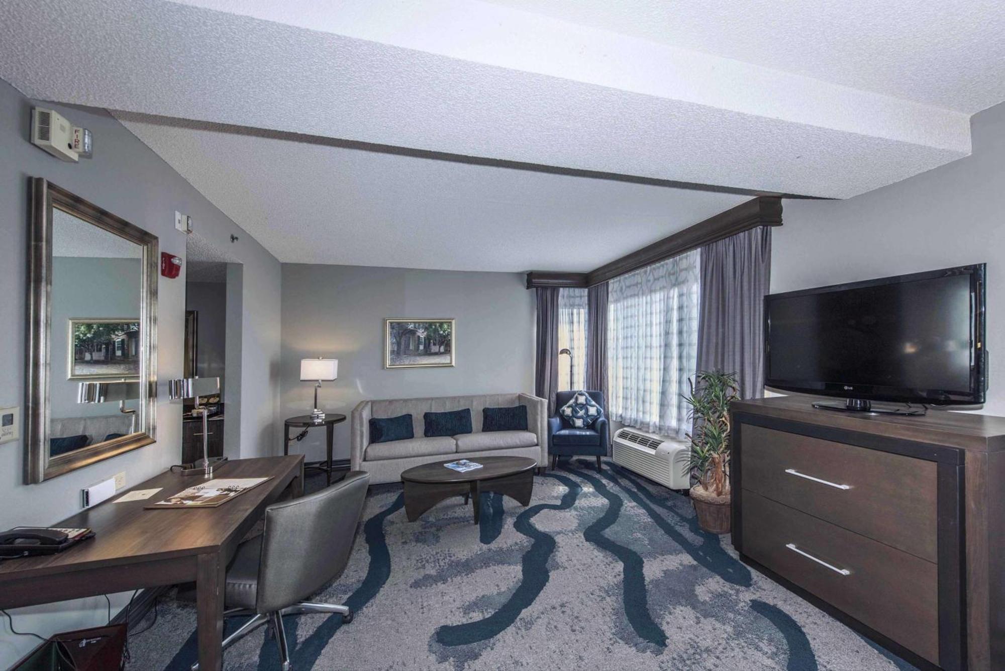 Doubletree By Hilton North Charleston - Convention Center Hotel Bagian luar foto